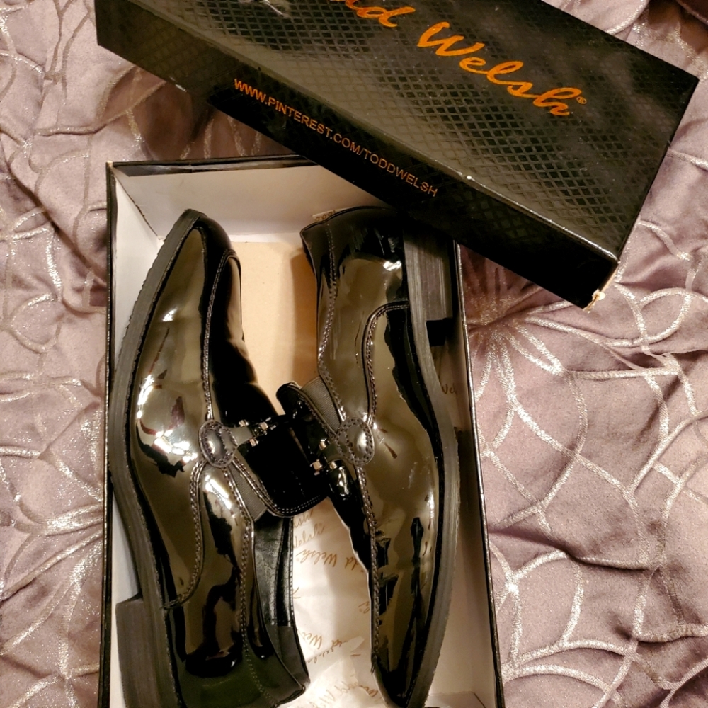 Black dress shoes for male youth size 6.5.